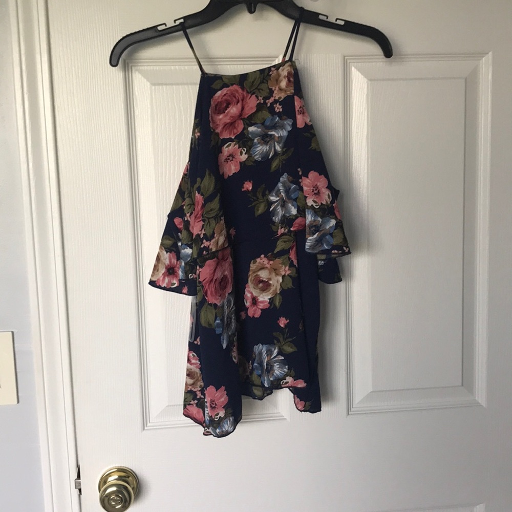 Cute off the shoulder/ tank top!
